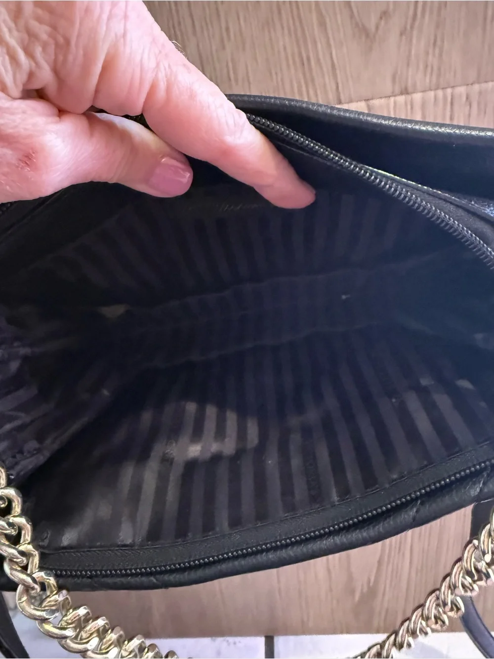 Victoria’s Secret Black Quilted Chevron Studded Chain Shoulder Crossbody Bag - Picture 5 of 6